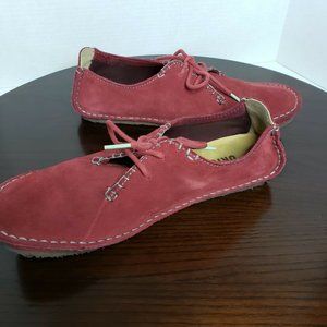 faraway field clarks red